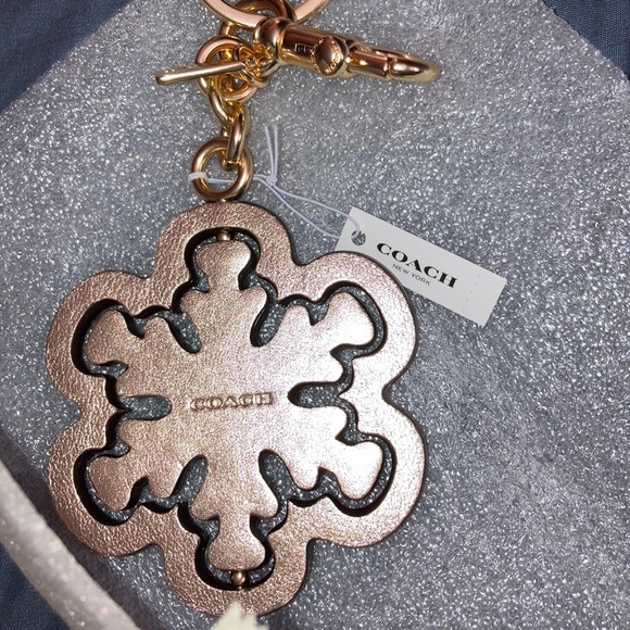 ❄️COACH LEATHER SNOW ❄️ FLAKE❄️ - Picture 9 of 9